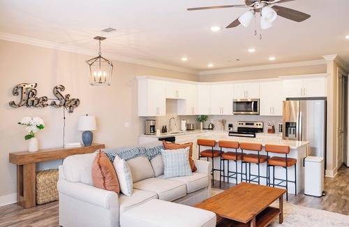 Oxford House | Chic 3BR Oxford Townhome – 2 Mi to Ole Miss + Pool
