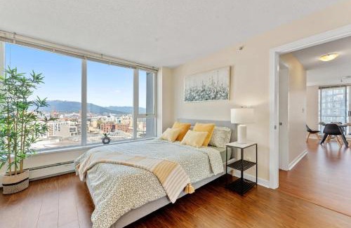 Crosstown Apartment | Chic and Spacious 2-Bedroom Condo in the Heart of Downtown Vancouver