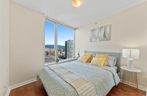 Crosstown Apartment | Chic and Spacious 2-Bedroom Condo in the Heart of Downtown Vancouver
