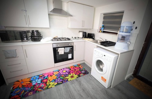 Manchester Apartment | Chic Apartment in Manchester Sleeps 5