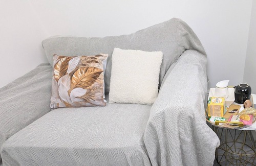 Manchester Apartment | Chic Apartment in Manchester Sleeps 5