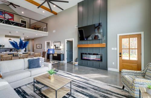 Higden House | Chic Arkansas Retreat with Patio, Grill and Fire Pit!