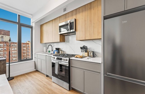 Bath Beach Apartment | Chic Brooklyn Studio: Your Home Away from Home