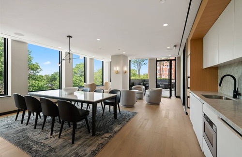 Bath Beach Apartment | Chic Brooklyn Studio: Your Home Away from Home