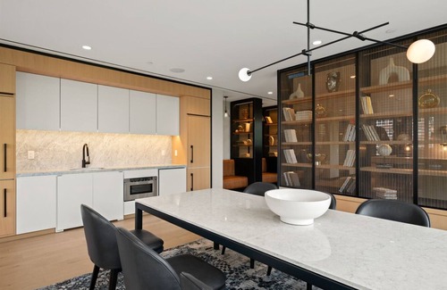 Bath Beach Apartment | Chic Brooklyn Studio: Your Home Away from Home