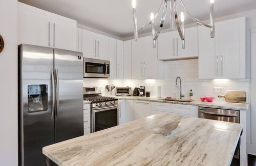 Cabbagetown House | Chic Bungalow & Tiny Home in Hip ATL Neighborhood