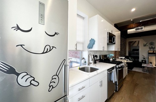 Hoboken Apartment | Chic City Center Oasis Near NYC - 3 beds, 1 sofa bed