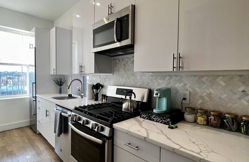 Hoboken Apartment | Chic City Center Oasis Near NYC - 3 beds, 1 sofa bed