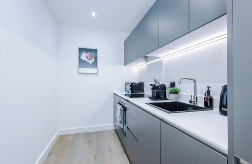 Leeds Apartment | Chic City Centre Terrace 2 Bedrooms *NEW* with Parking