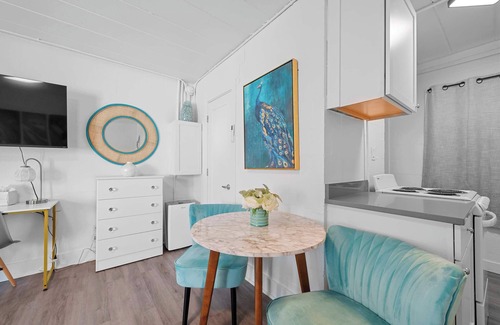 Near East Columbus Apartment | Chic City Retreat 93A Sleeps 2