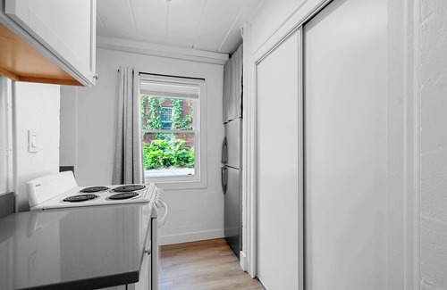 Near East Columbus Apartment | Chic City Retreat 93A Sleeps 2