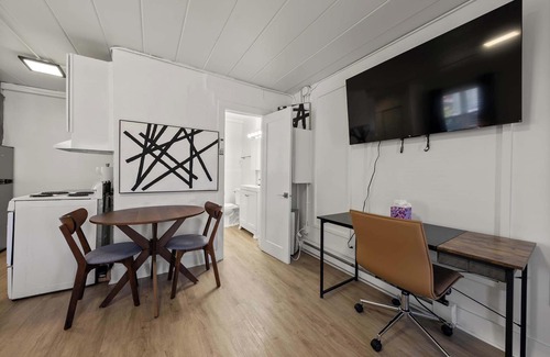 Near East Columbus Apartment | Chic City Retreat 99 - For 2!