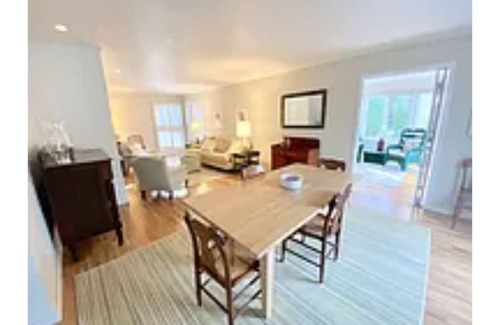 Quogue House | Chic, clean, comfortable Hamptons getaway in gorgeous beach town!