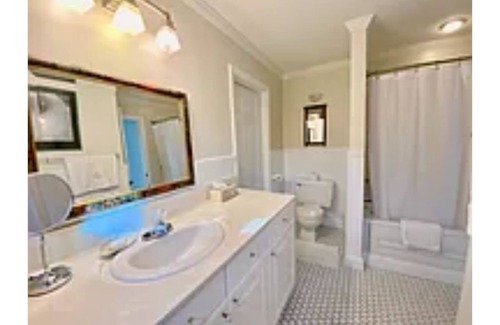 Quogue House | Chic, clean, comfortable Hamptons getaway in gorgeous beach town!