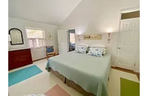 Quogue House | Chic, clean, comfortable Hamptons getaway in gorgeous beach town!