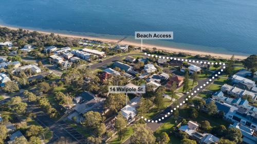 Cowes House | Chic Coastal Retreat 3 Bdr Close to Beach