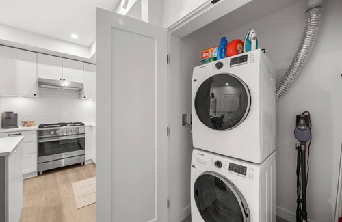 Surrey Apartment | Chic Condo w/Stylish Amenities in White Rock