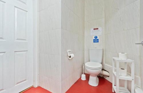 Dudley Apartment | Chic, Cosy Hotel in Centre with Parking