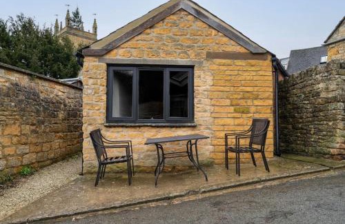Blockley House | Chic Cotswold Tiny Home - Oddity House