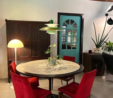 Tunku Apartment | Chic Designer Family Rooms near LRT SS1 PJ