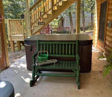 Massanutten House | Chic Designer Log Cabin Hot Tub Pool Tabledecks