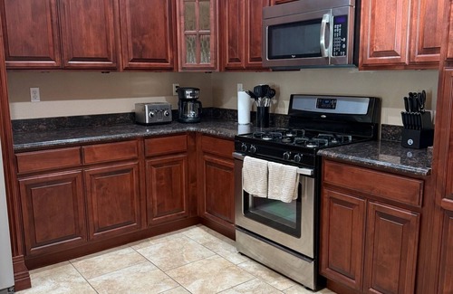 Northeast El Paso House | Chic Family Retreat- Amazing 3-bedroom house with AC in NE El Paso