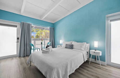 Northeast Miami Hotel | Chic Hotel in Vibrant Miami with Free Pool, WiFi, Coffee and Bagels - BOOK NOW!