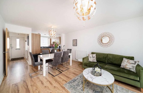 Gravesend House | Chic House With Parking And Private Garden