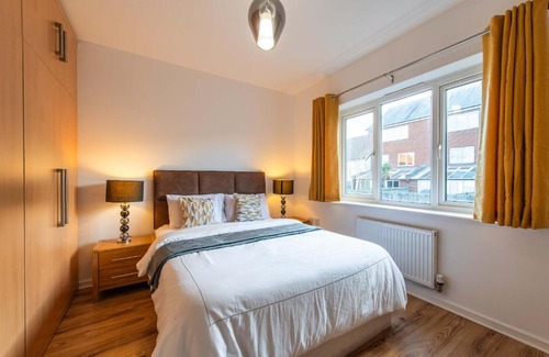 Gravesend House | Chic House With Parking And Private Garden