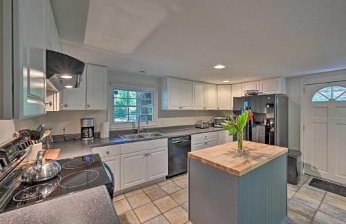 Townville House | Chic House with Private Dock on Lake Hartwell!