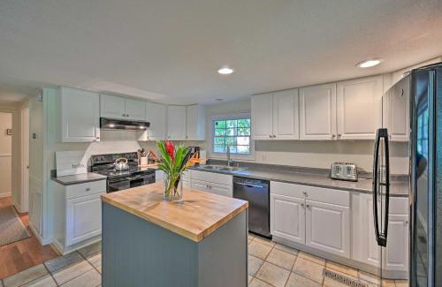 Townville House | Chic House with Private Dock on Lake Hartwell!