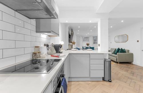 Campden Apartment | Chic Kensington Residence