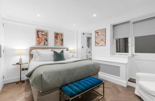 Campden Apartment | Chic Kensington Residence