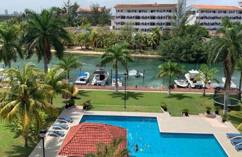 Zona Hotelera Apartment | CHIC Lagoon front Villa by Casa Paraíso