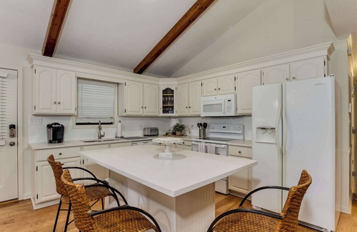 Northport House | Chic Lakeside Hideaway-Close to UA-5BR-Game Room