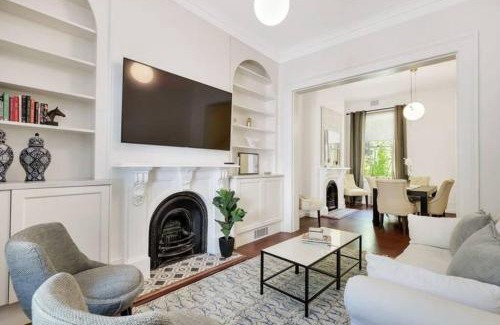 Millers Point Apartment | Chic Large 4 Bedroom Barangaroo The Rocks Sydney