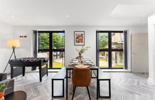 Headingley Apartment | Chic Large Leeds Apartment - Parking