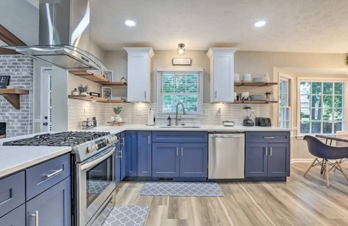 Lilburn House | Chic Lilburn Getaway w/Media Room + Fire Pit