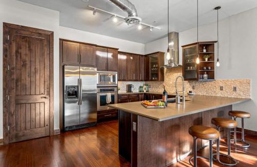 Ballpark House | Chic Loft Heart of RiNo