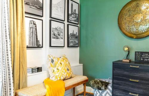 Cleveland Apartment | Chic Loft Walkable Free Parking Case Western