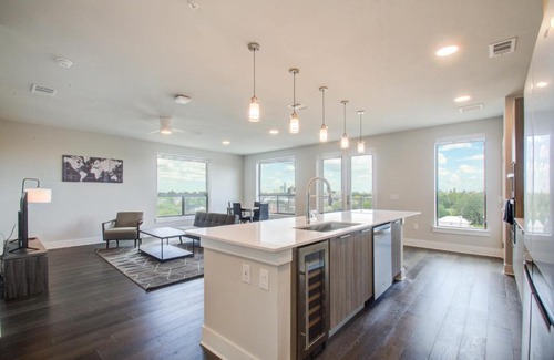 Greater Heights Apartment | Chic Modern 2 BR in Houston Heights by Stay Gia