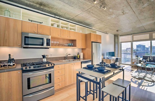 Goose Hollow Apartment | Chic Portland Studio w/Stunning City Views!