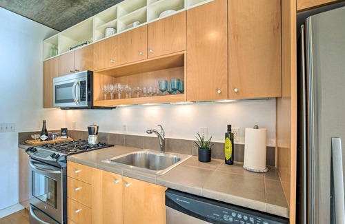 Goose Hollow Apartment | Chic Portland Studio w/Stunning City Views!