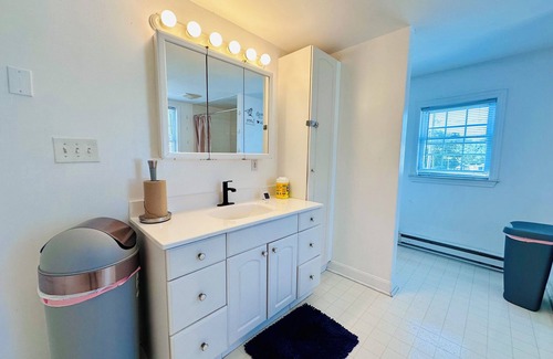 Medford Apartment | Chic Queen size bedroom with AC, WiFi in Serene Medford next to Beautiful parks