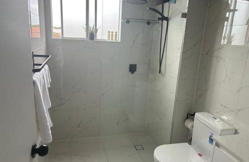 Granville Apartment | Chic Retreat in Granville - steps to train !