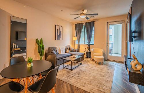 North Scottsdale Apartment | Chic Retreat Near Kierland Golf Pool Gym Washer DryerD