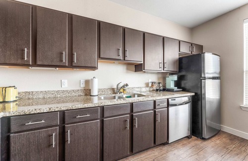 Pleasant Valley Apartment | Chic SoCo 1BR King Suite w/GymPickleballLaundry