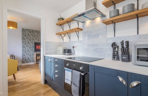 Cambridge Apartment | Chic, spacious Cambridge apt!
