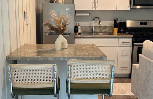 Glendale Apartment | Chic studio apartment with AC, WiFi in welcoming Los Feliz.