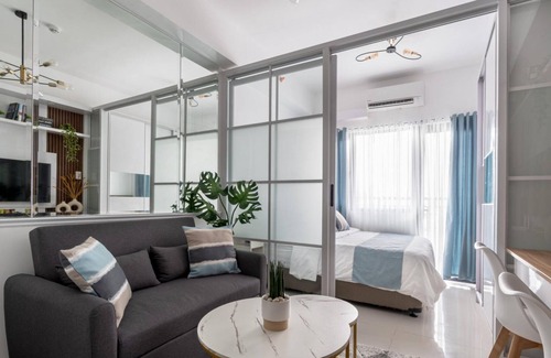San Antonio Apartment | Chic Studio in Lush Residences Near Circuit Makati
